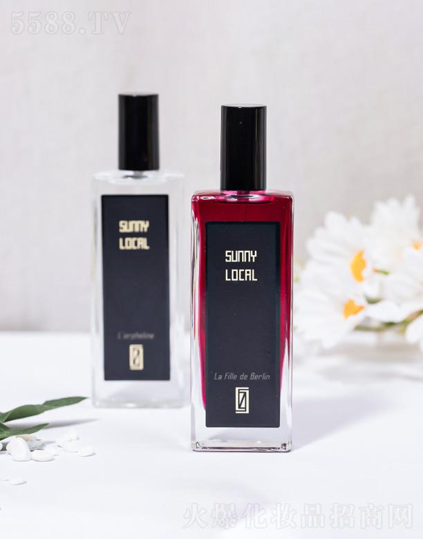 �㽭��ܽ�㻯�yƷ���޹�˾�����đ���Ůʿ������Ů��Թ��ˮ