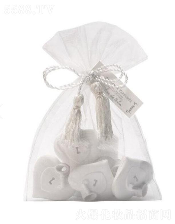 ������(�Ϻ�)Ʒ�ƹ����ɷ����޹�˾���Ϻ������� ��?sh��)۠����֮�����ʯ��-����̖8��(g��)�b