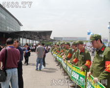 ÿ����������𱬌�ʿ���ĺ�ˮ�cƴ��