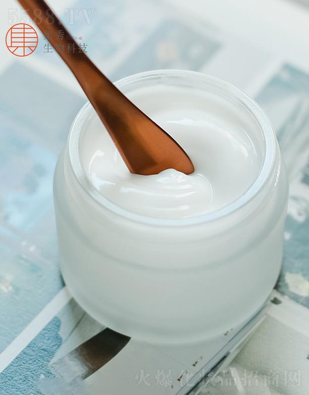 ������ĵ�����˪