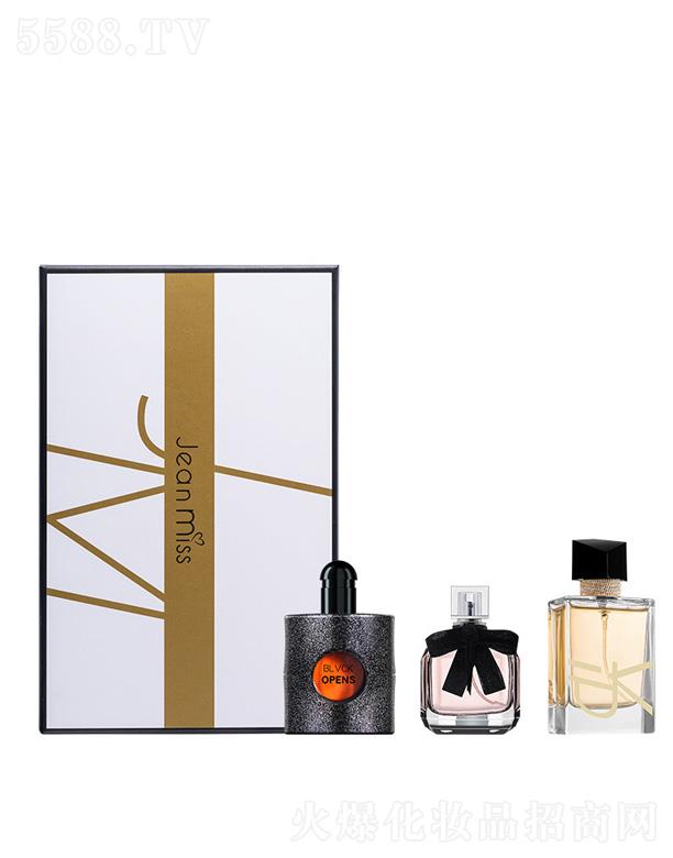 С������Ůʿ��ˮ���b