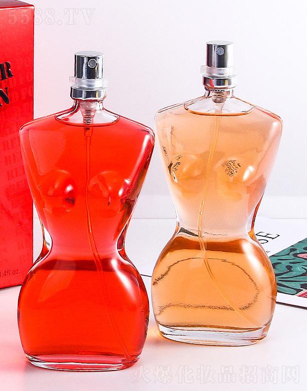 С������Ůʿ��ˮ