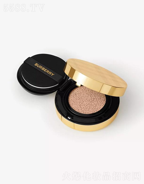 博柏利鎏光煥彩恒顏氣墊粉底液 – 淺冷色 40 號(hào) 鎏光耀彩緊致恒顏