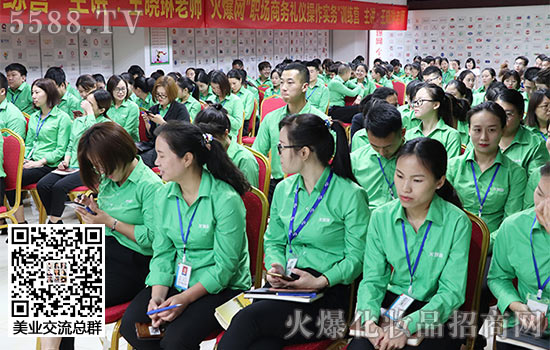 大家在認真的聽課 大家在認真的聽課