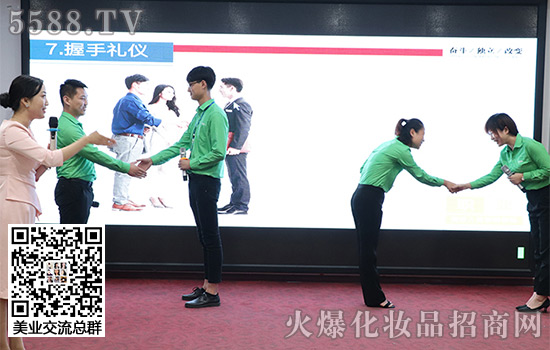 握手禮儀現(xiàn)場 握手禮儀現(xiàn)場