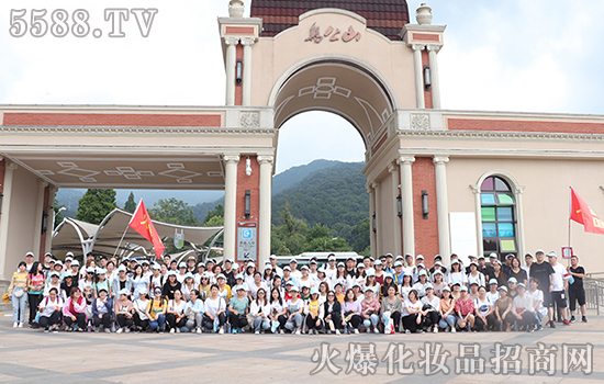 牢記歷史 珍惜當(dāng)下 牢記歷史 珍惜當(dāng)下