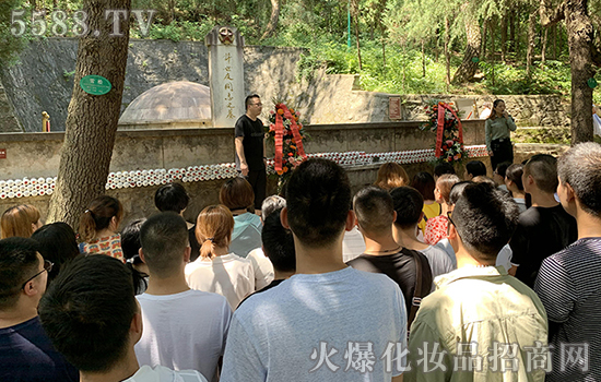 牢記歷史 珍惜當(dāng)下 牢記歷史 珍惜當(dāng)下