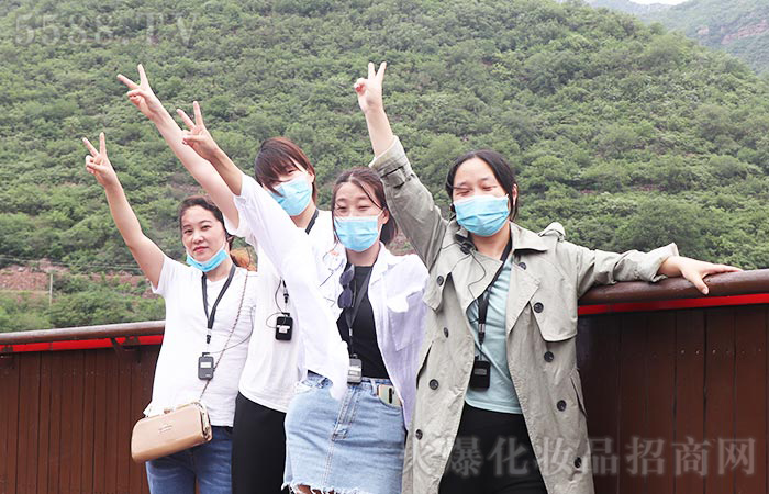 以夢(mèng)為馬,不負(fù)韶華 以夢(mèng)為馬,不負(fù)韶華