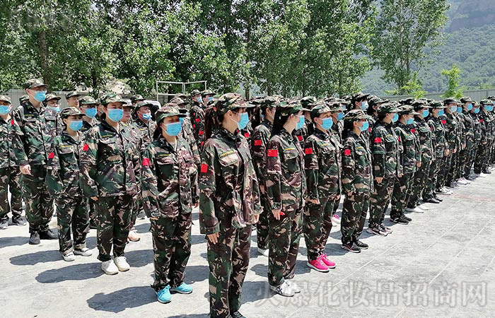 凝聚團(tuán)隊(duì)夢(mèng),懷揣感恩心! 凝聚團(tuán)隊(duì)夢(mèng),懷揣感恩心!