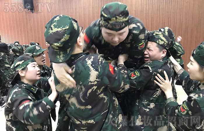 你的強(qiáng)大,只有堅(jiān)持知道 你的強(qiáng)大,只有堅(jiān)持知道