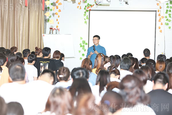 暢游老君山 學(xué)習(xí)國(guó)學(xué)精典 暢游老君山 學(xué)習(xí)國(guó)學(xué)精典