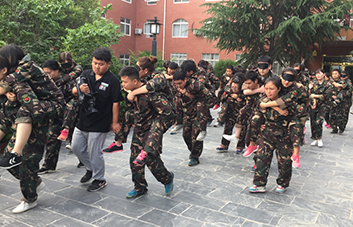 ��������ۣ���Փ�D�y�U�����Ҷ����վo������c��ͬ�У�