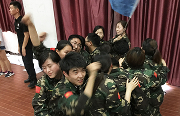 ������׷������������w��F꠶�����