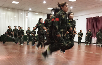 �����X�����Ʊ��O�����@һ·�҂��A��Ư����