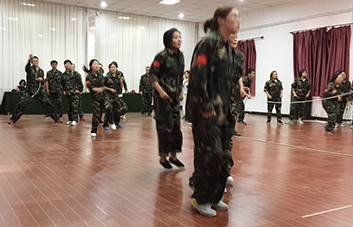 �����X�����Ʊ��O�����@һ·�҂��A��Ư����