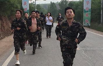 ͽ������15�������w򞡰�L��·����ĥ�Z����Ѫ�Ի�����