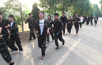 ���˲����������ŗ�������ֱǰ��