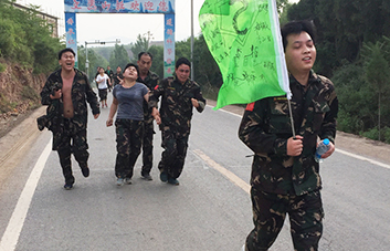 ͽ������15�������w򞡰�L��·����ĥ�Z����Ѫ�Ի��⣡