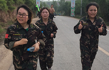 ���˲����������ŗ�������ֱǰ��