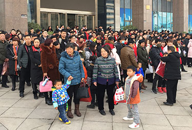 ��ʮ���У�����B(y��ng)�������gӭ��ĸ���c��10����